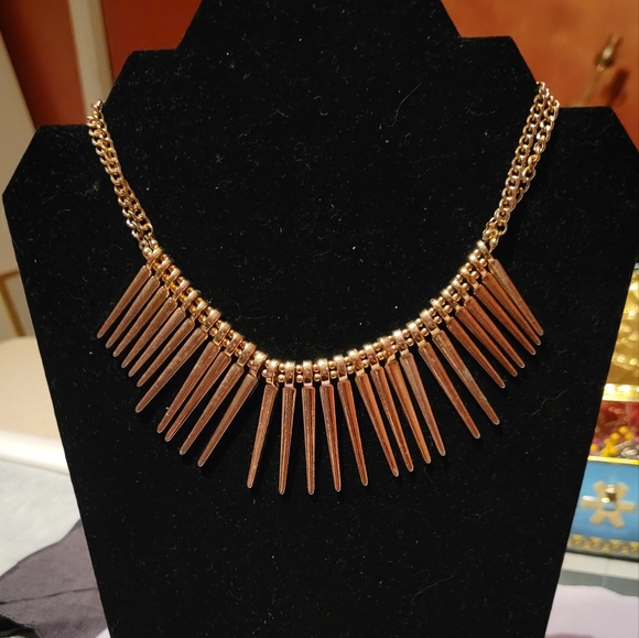 Gold Spike chain statement necklace - Picture 2 of 3